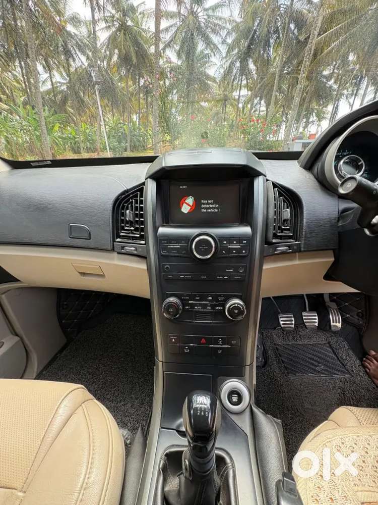 Xuv 500 W10 (top Model With Sunroof) Well Maintained
