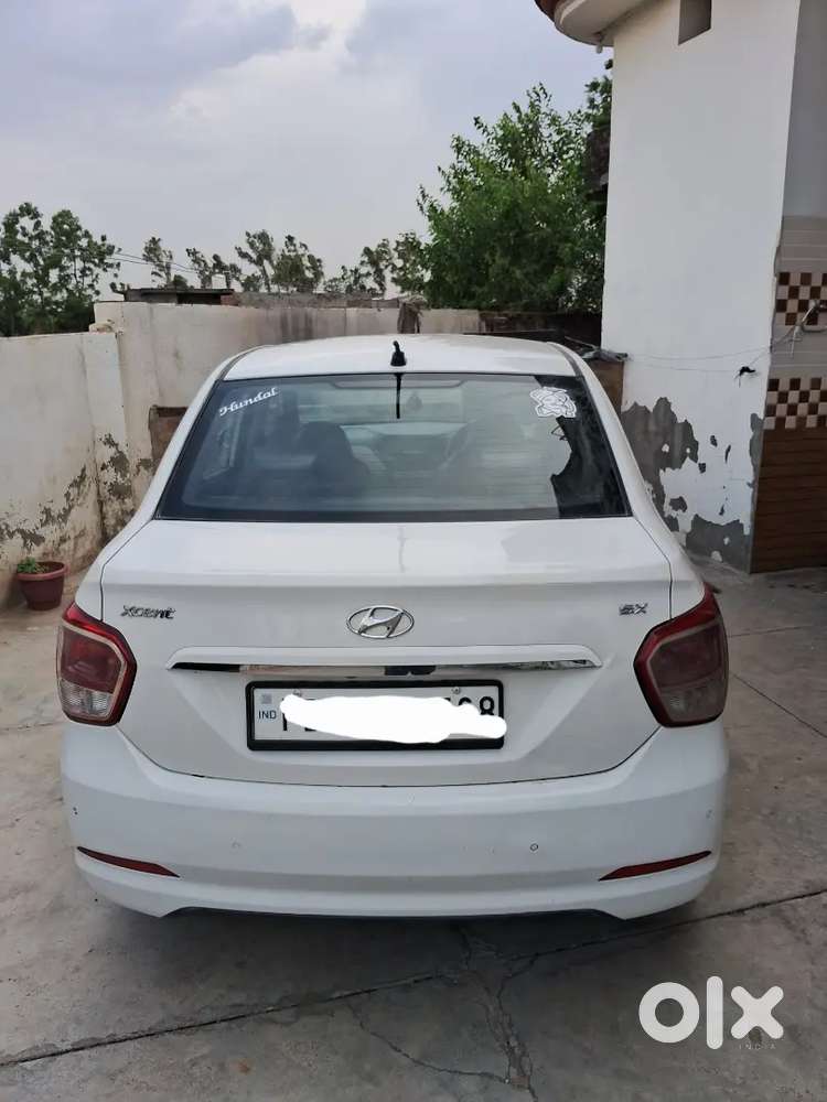 Army Person Well Maintained Car With Single Hand Use Top Model Car