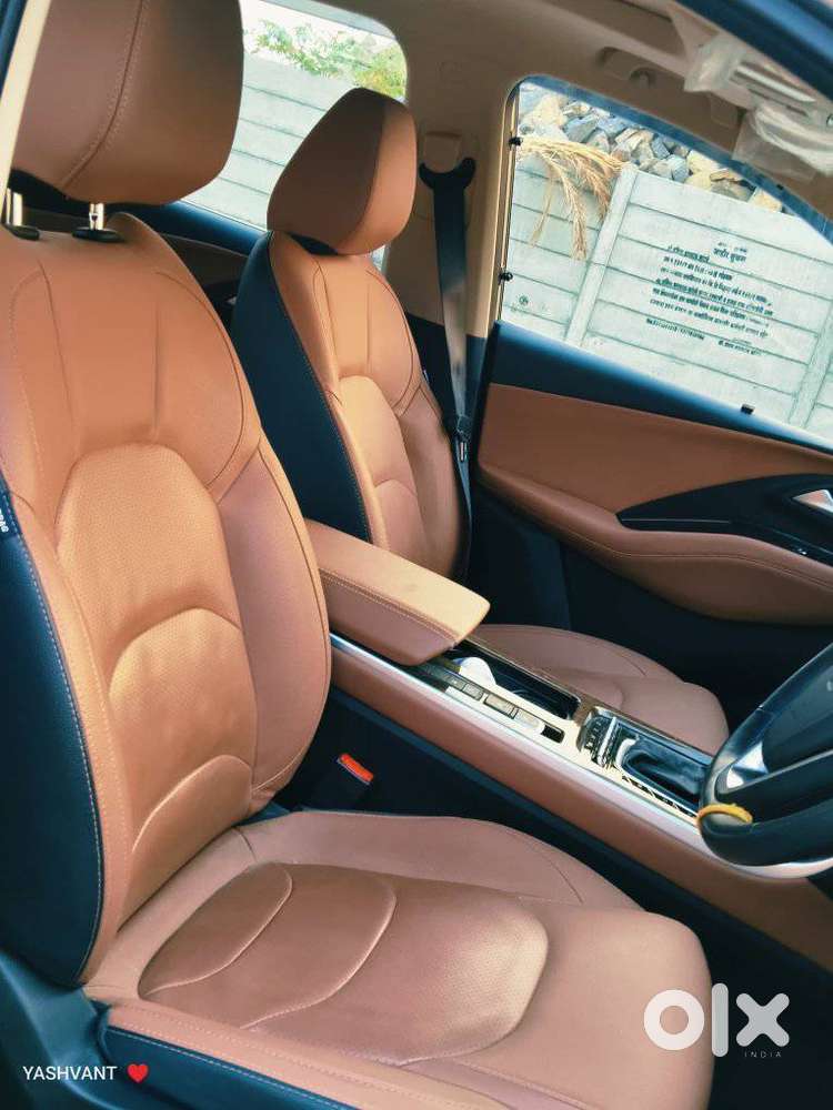 Mg Hector Plus Savvy Pro 1.5 Turbo Petrol Cvt 7 Str Dual Tone, 2023,..