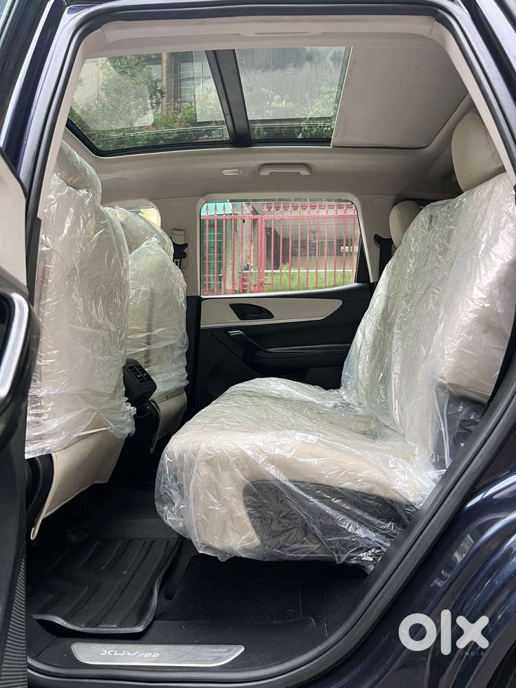Mahindra Xuv700 2.2 Ax 5 Diesel At 7 Str, 2022, Diesel