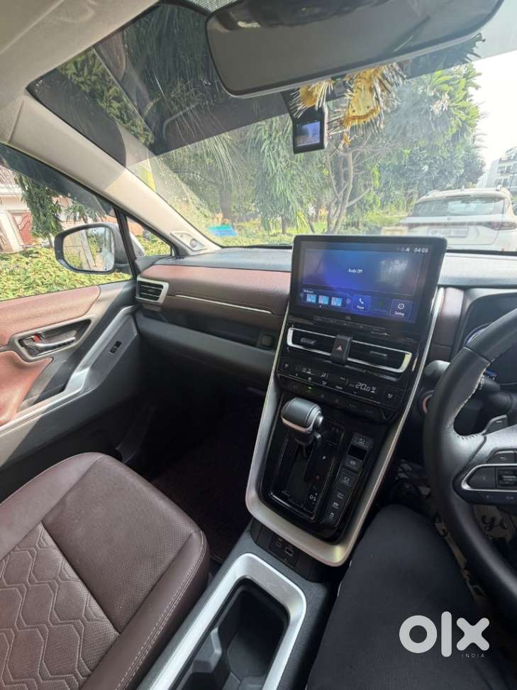 Toyota Innova Hycross 2.0 Zx Hybrid 7 Str, 2026, Petrol
