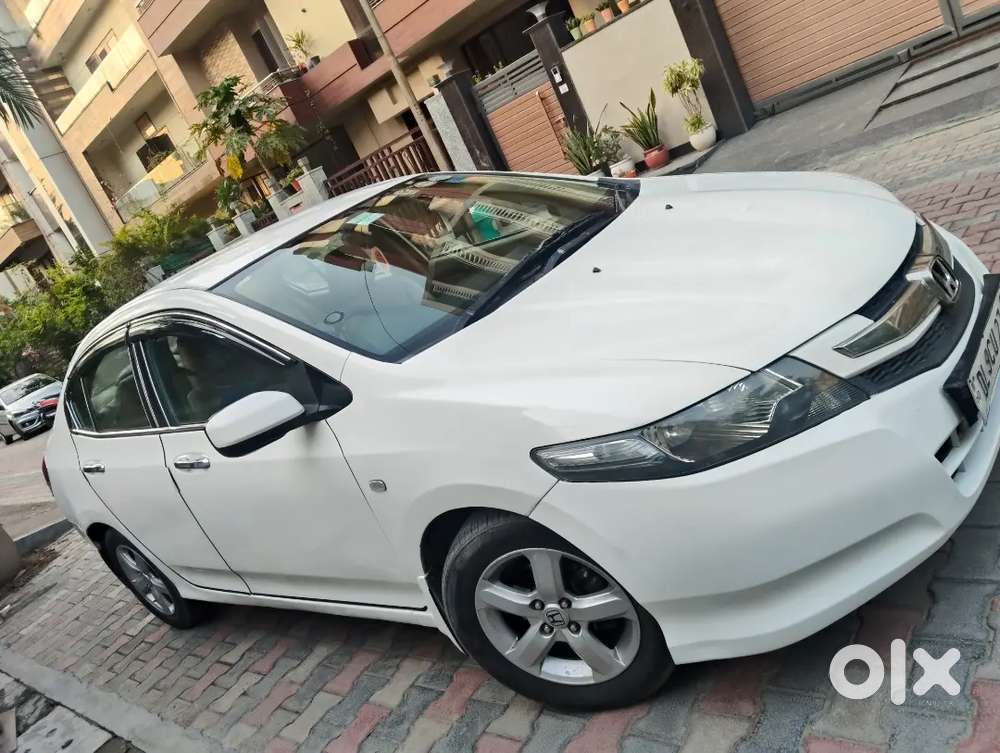 Honda City Ivtech Cng Petrol On Papper Alloy Wheels
