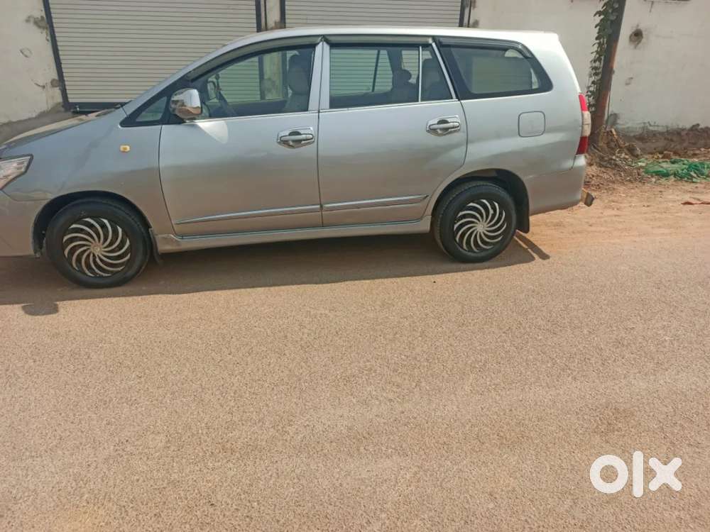 Toyota Innova 2.5 G (diesel) 8 Seater Bs Iv, 2015, Diesel