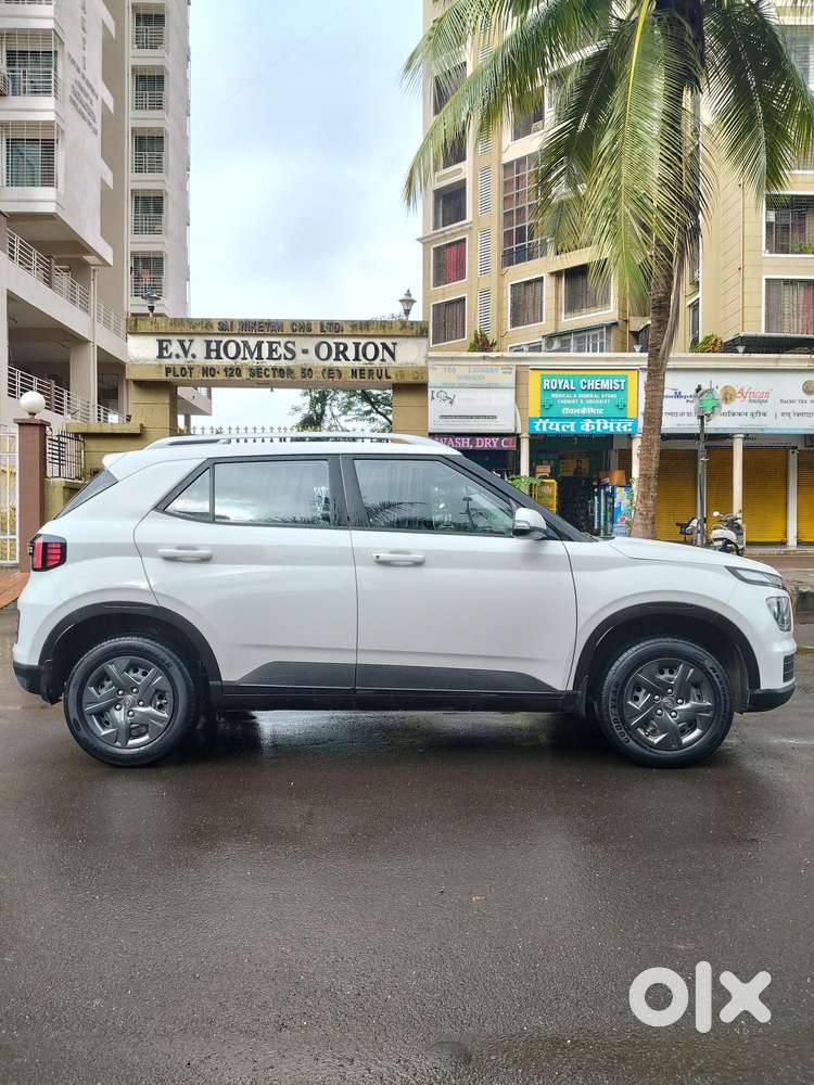 Hyundai Venue 1.2 S (o), 2024, Petrol