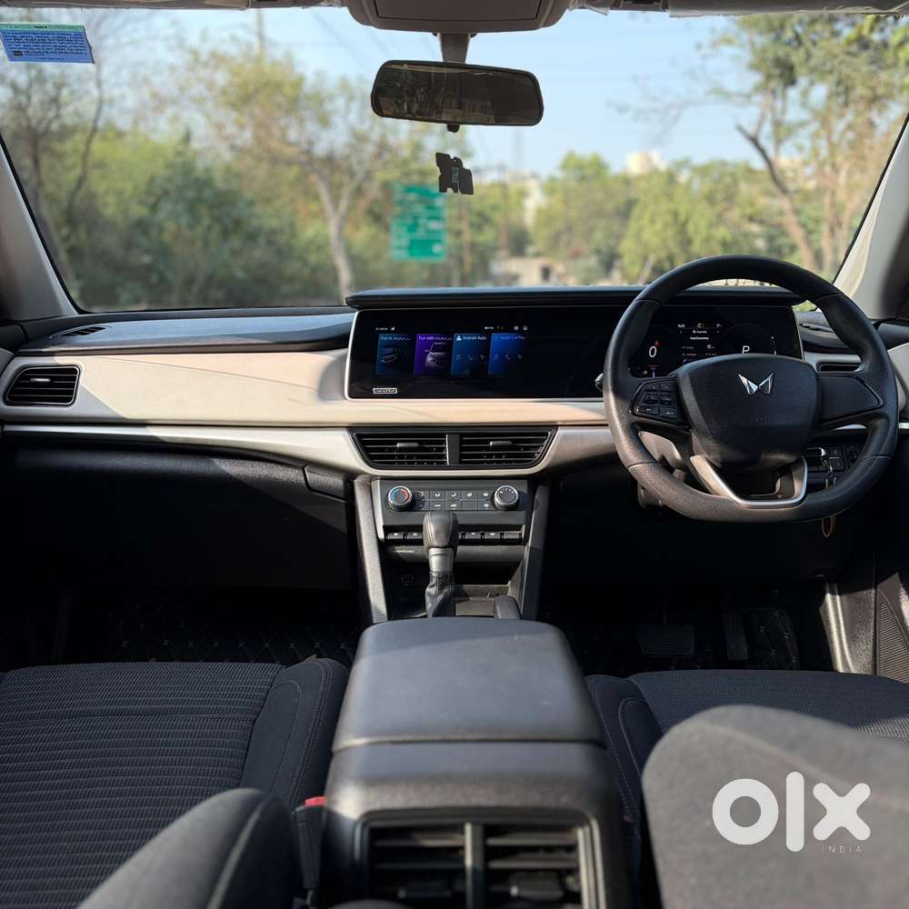Mahindra Xuv700 2.0 Ax 5 Petrol At Str, 2023, Petrol
