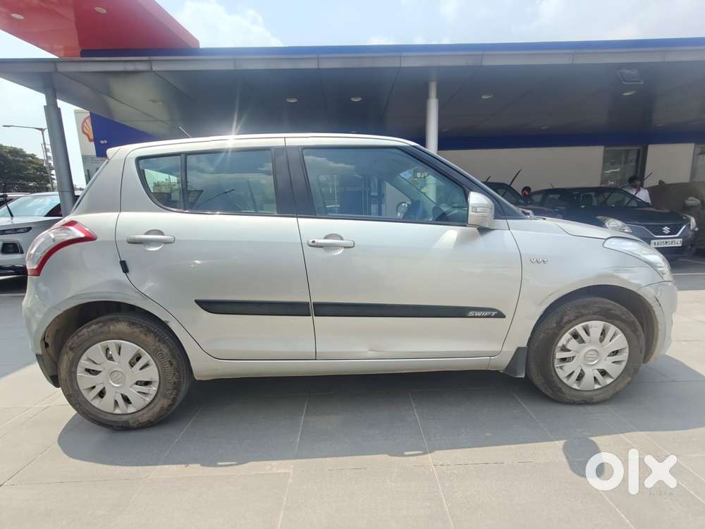 Maruti Suzuki Swift Vxi 1.2 Abs Bs-iv, 2013, Petrol