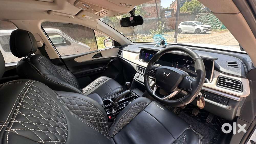 Mahindra Petrol 2022 Car