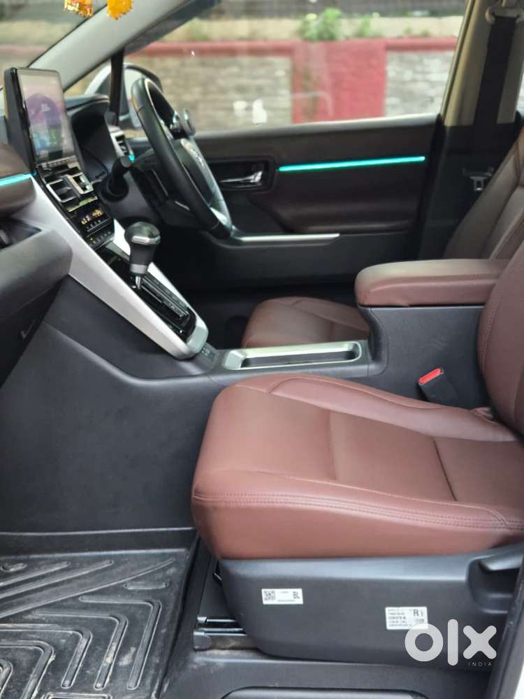 Toyota Innova Hycross 2.0 Vx (o) Hybrid 7 Str, 2024, Petrol