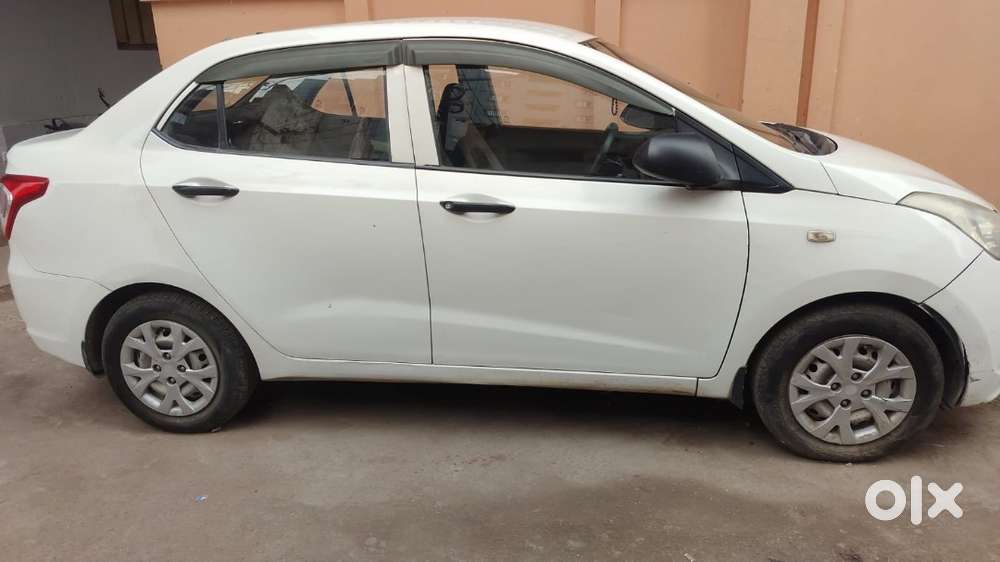 Hyundai Xcent Basic 2016 For Urgent Sale