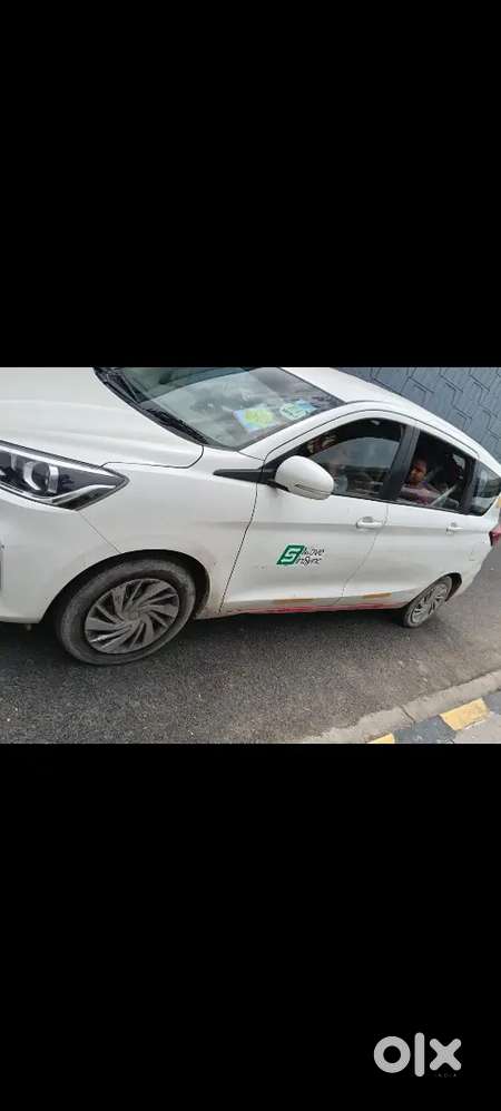 Maruti Suzuki Ertiga Vxi 2025