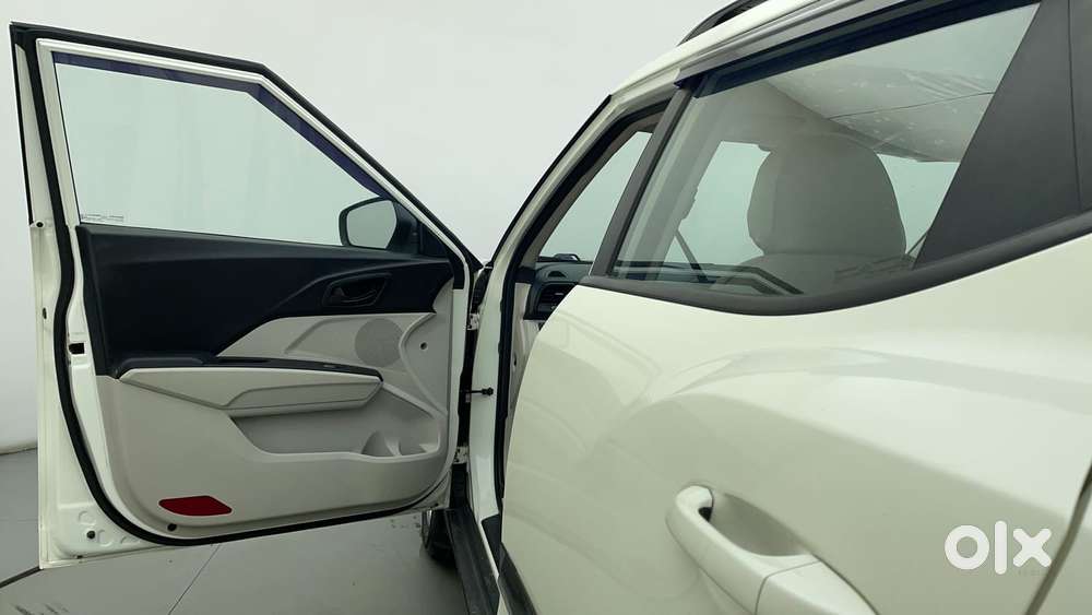 Mahindra Xuv300 1.2 W6 Amt Petrol, 2022, Petrol
