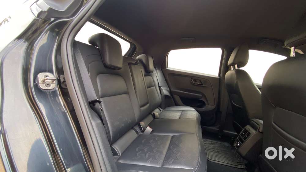 Tata Altroz 1.2 Xza Plus Dark Edition Dct, 2022, Petrol