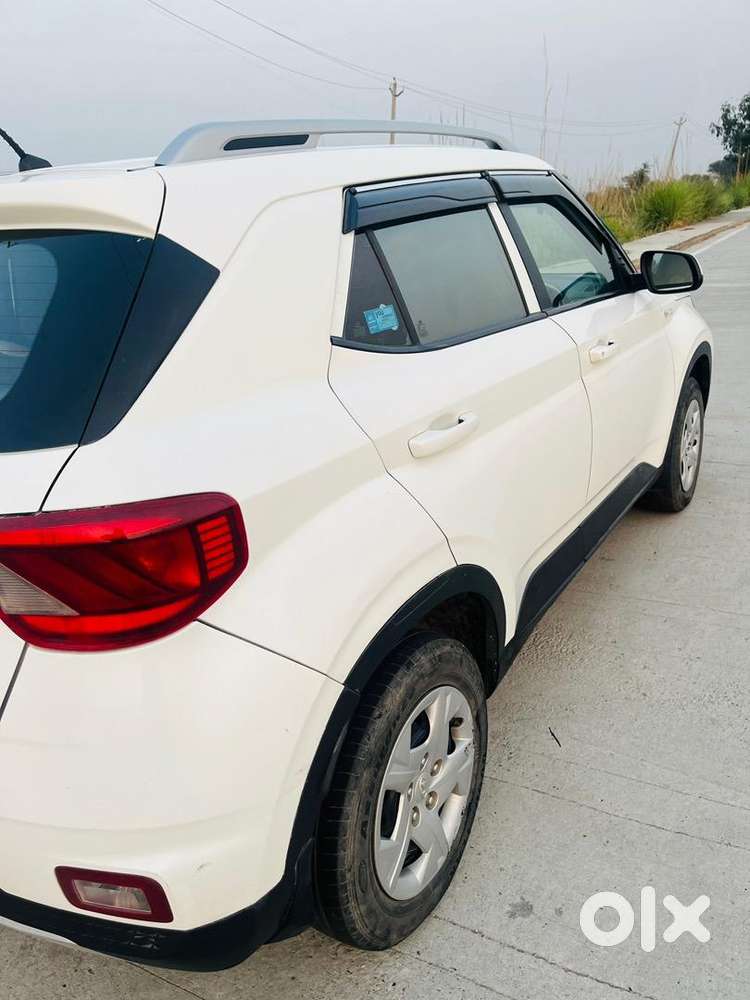 Hyundai Venue 2020 Petrol 74755 Km Driven