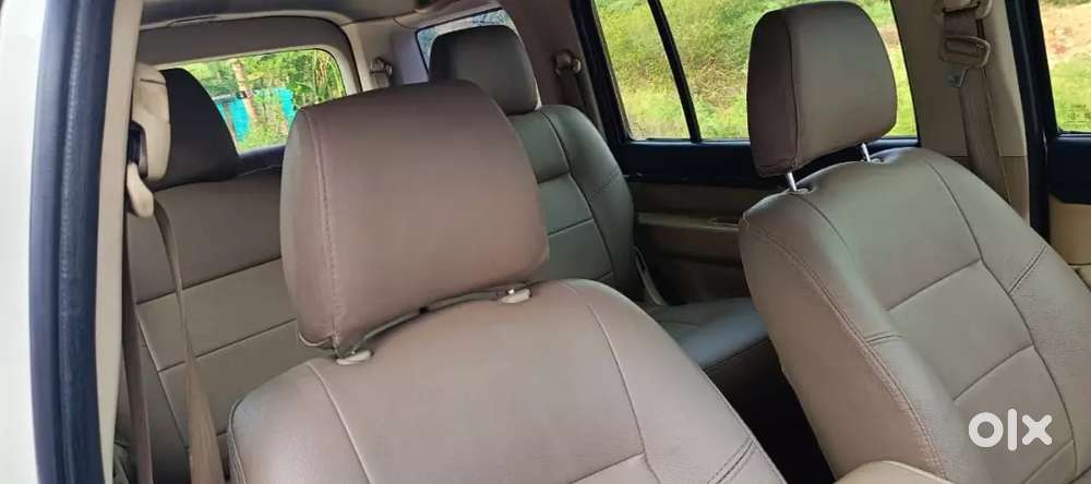 Ford Endeavour Showroom Mainted Vehicle Good Condition Very Less Drive