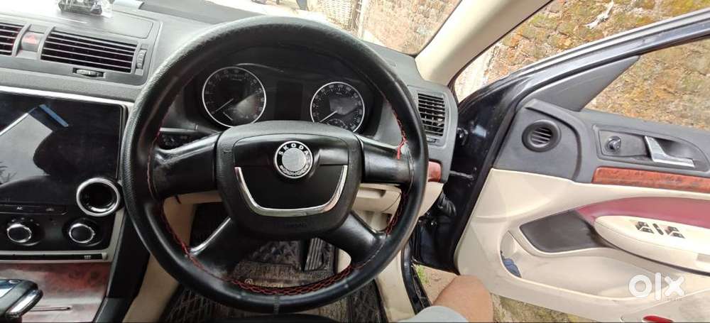 Skoda Laura Ambiente At 2.0 Tdi Cr (2012) – Diesel Automatic ₹3,50,000
