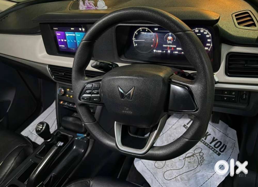 Mahindra Xuv700 Petrol Well Maintained