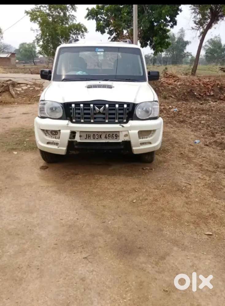Mahindra Ex 8 2014
