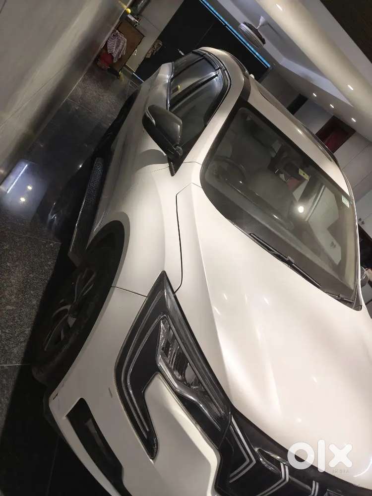 Mahindra Xuv700 Ax5 Model 2022 Diesel Automatic Driver 35000