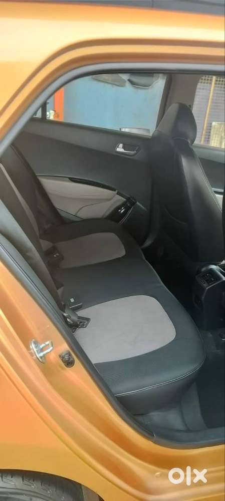 Well-maintained Hyundai Grand I10 Asta (2016), Second Owner, Only 33,0