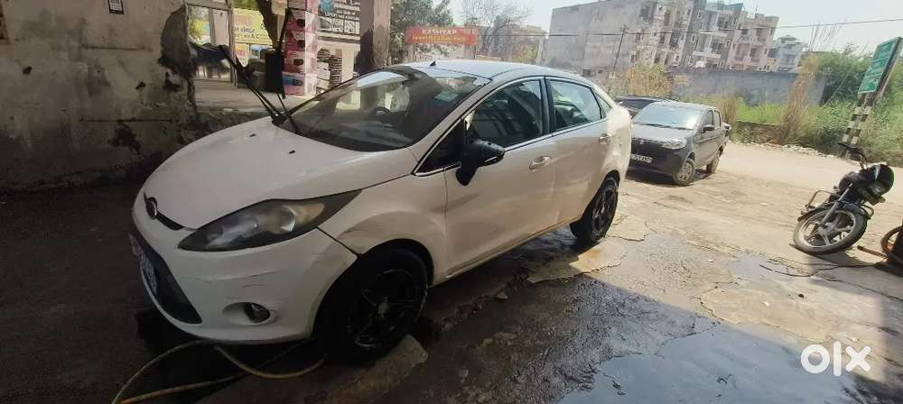 Ford Fiesta 2013 Petrol 64000 Km Driven