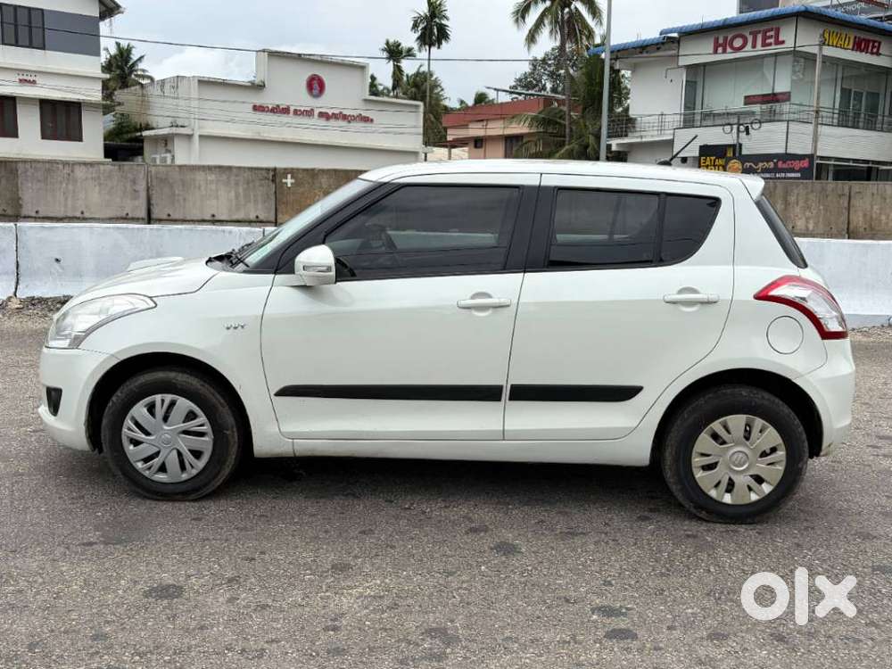 Maruti Suzuki Swift Vxi + Manual, 2012, Petrol