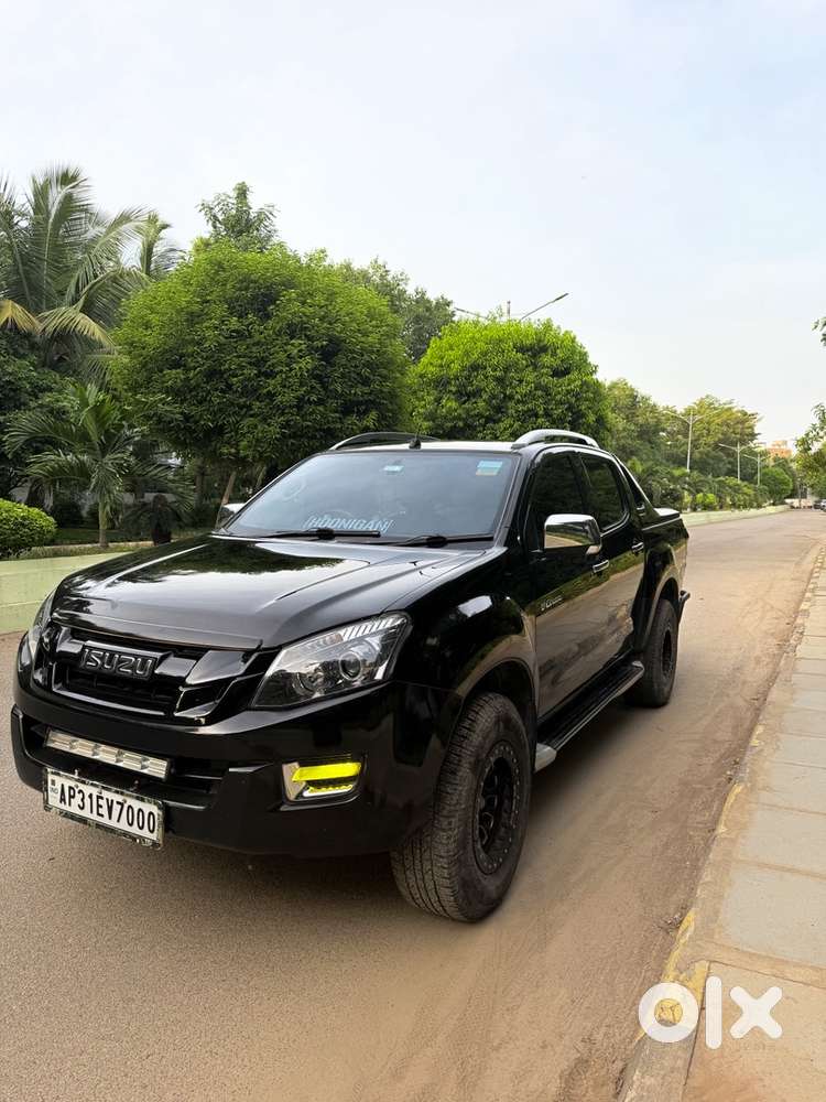 2019 Isuzu D-max V-cross 4x4  68,500 Km  Single Owner