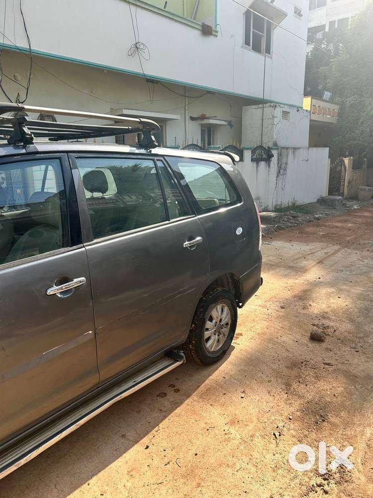 Toyota Innova 2.5v 2010 Model Resale