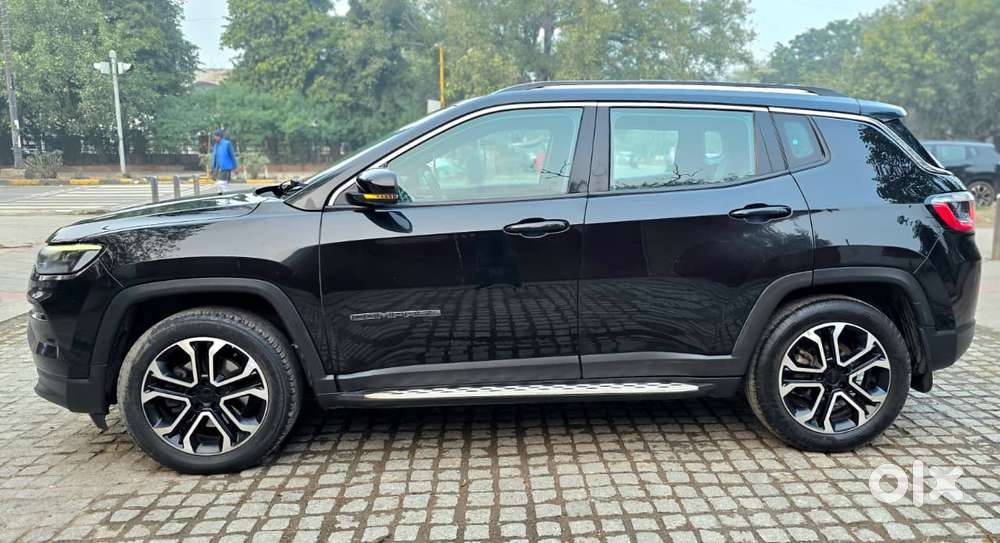 Jeep Compass 2.0 Limited Option Black, 2022, Petrol