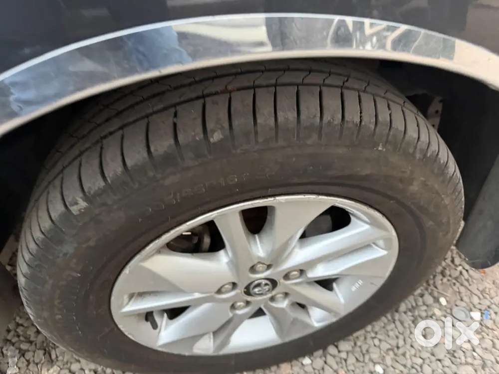 Innova Crysta 2.8g Automatic Disel Super Duper Prime Condition