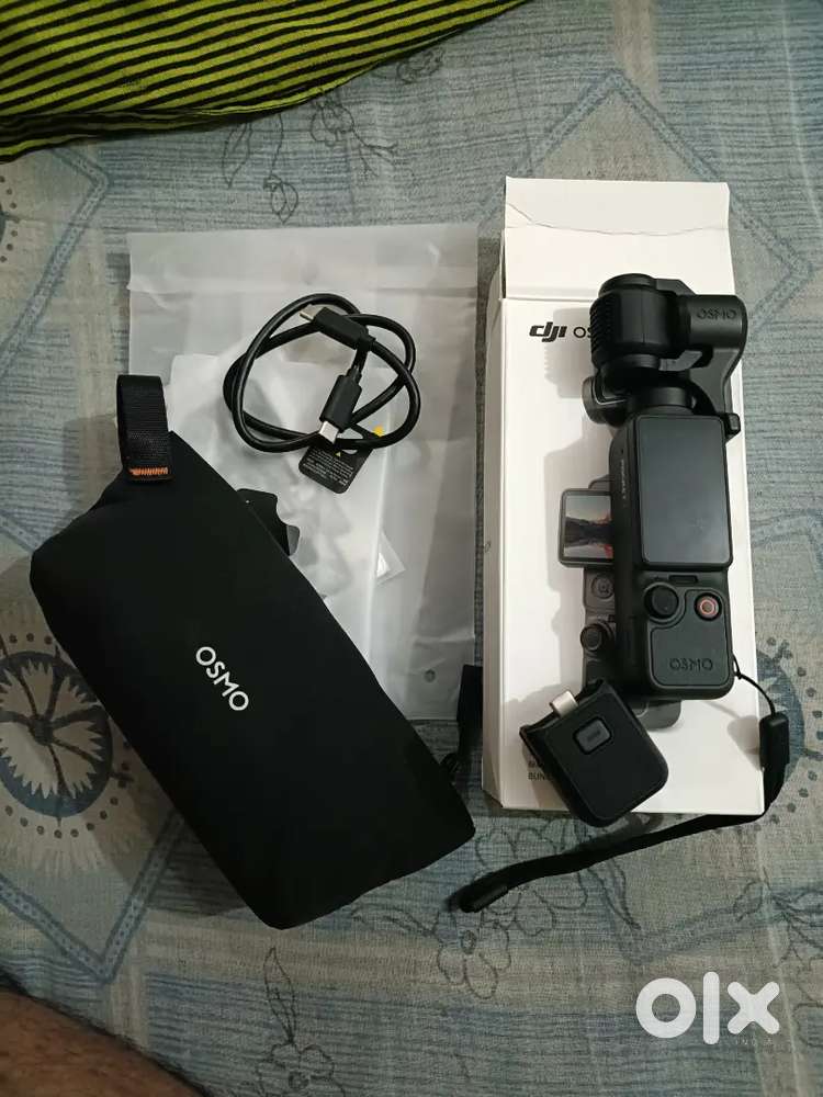 Selling DJI Osmo Pocket 4 Standard Combo