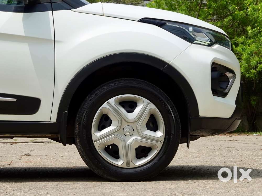 Tata Nexon 1.2 Revotron Xm (s), 2022, Petrol