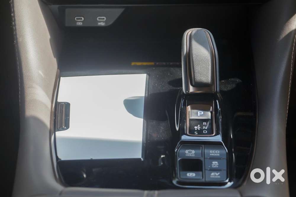 Toyota Vellfire Vip – Executive Lounge, 2025, Petrol