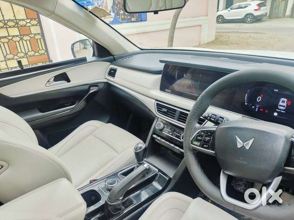 Mahindra Xuv700 2.0 Ax 7 Petrol Mt Str, 2021, Petrol