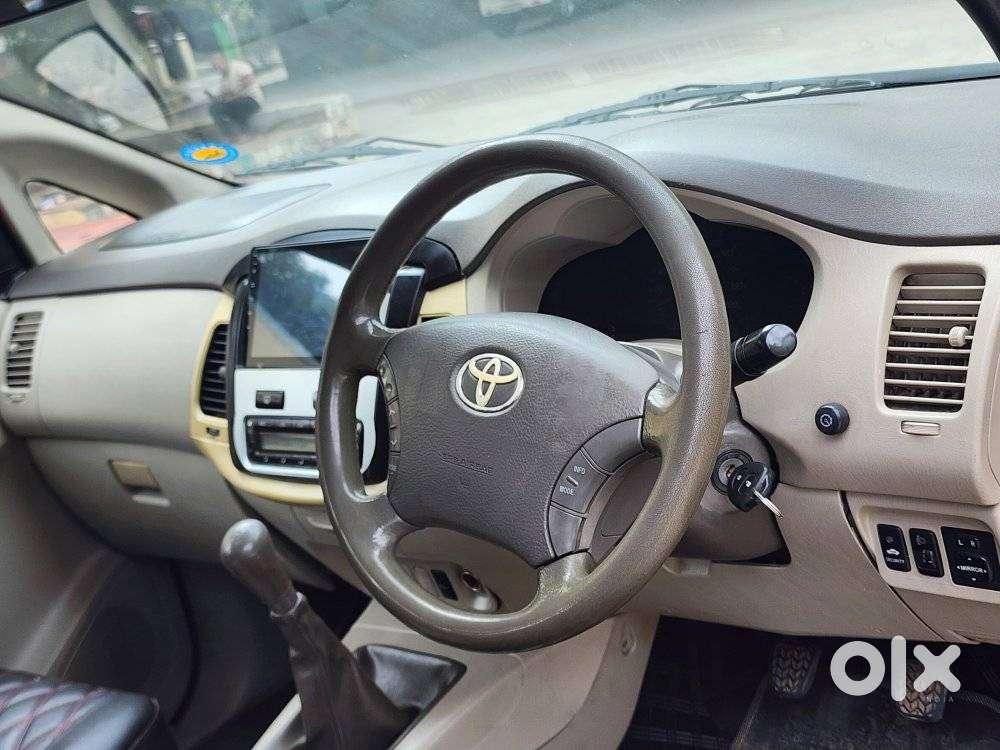 Toyota Innova 2.5 G (diesel) 8 Seater Bs Iv, 2010, Diesel