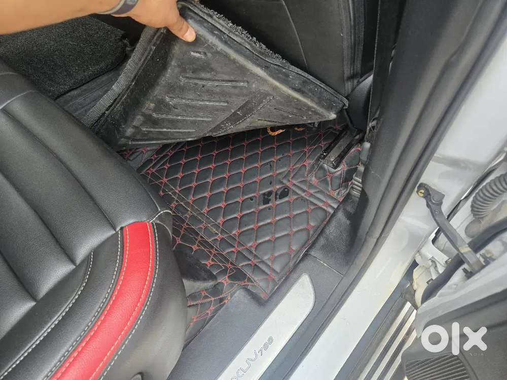 Mahindra Xuv700 Ax5 Petrol Manual 7-seater 2022  ₹3l+ Upgrades