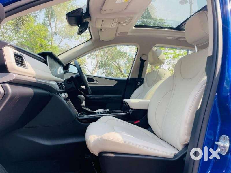 Mahindra Xuv700 2.2 Ax 7 Diesel At Luxury Pack Str Awd, 2023, Diesel