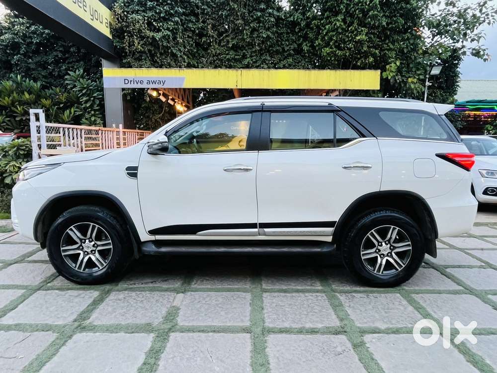 Toyota Fortuner [2021-ongoing] 2.8 2wd Diesel At, 2023, Diesel