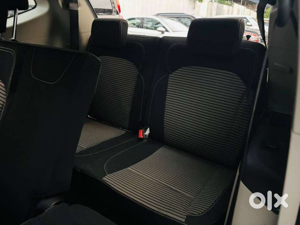 Renault Triber Rxz, 2023, Petrol