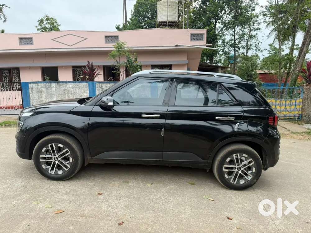 Hyundai Venue 2023 Petrol 47000 Km Driven