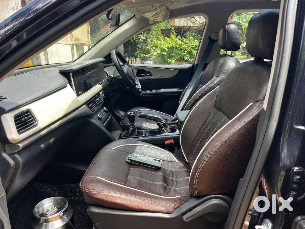 Mahindra Xuv700 2.2 Ax 5 Diesel Mt 7 Str, 2025, Diesel