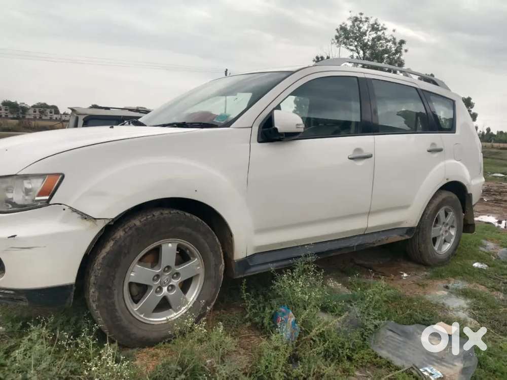 Mitsubishi Outlander 2010 Petrol Good Condition.