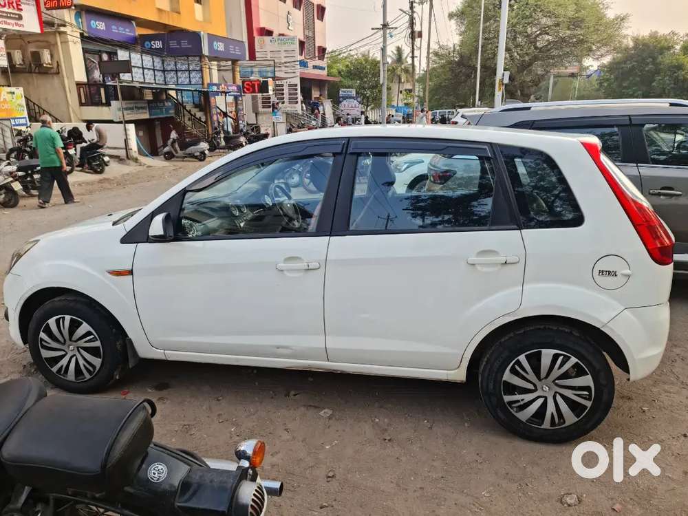Ford Figo Petrol Zxi 2010