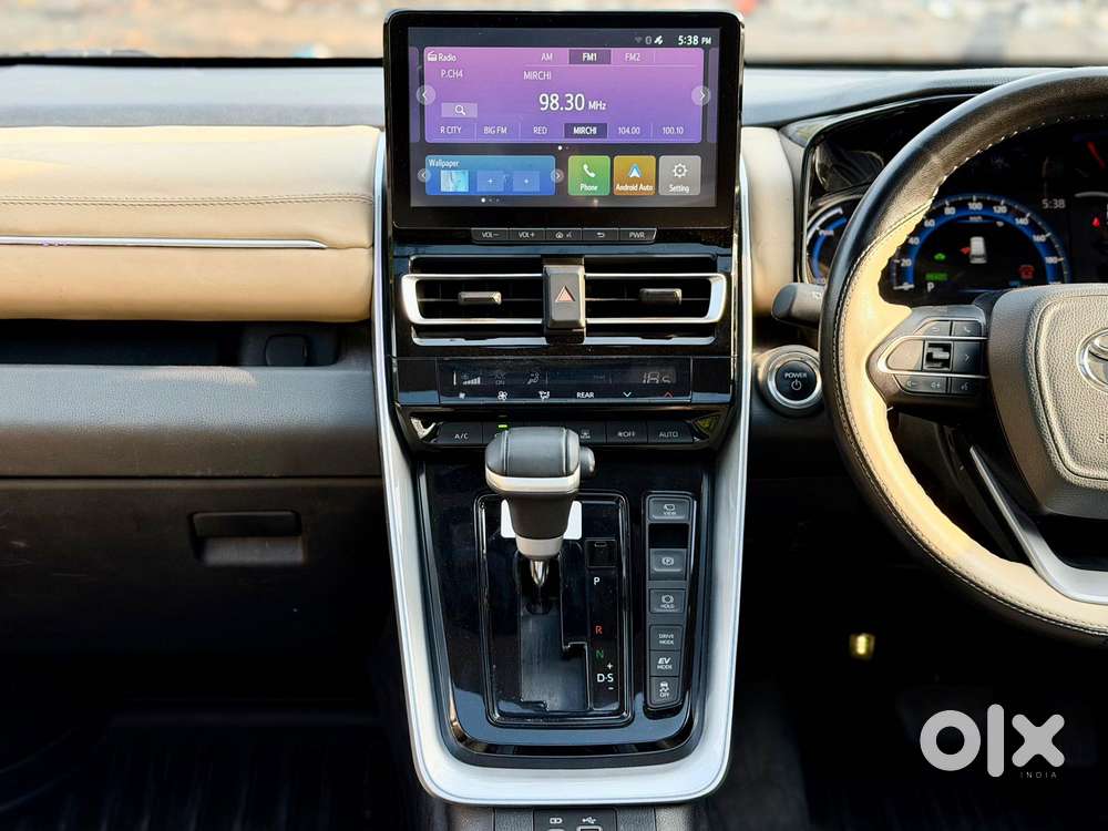 Toyota Innova Hycross 2.0 Vx (o) Hybrid 7 Str, 2025, Petrol