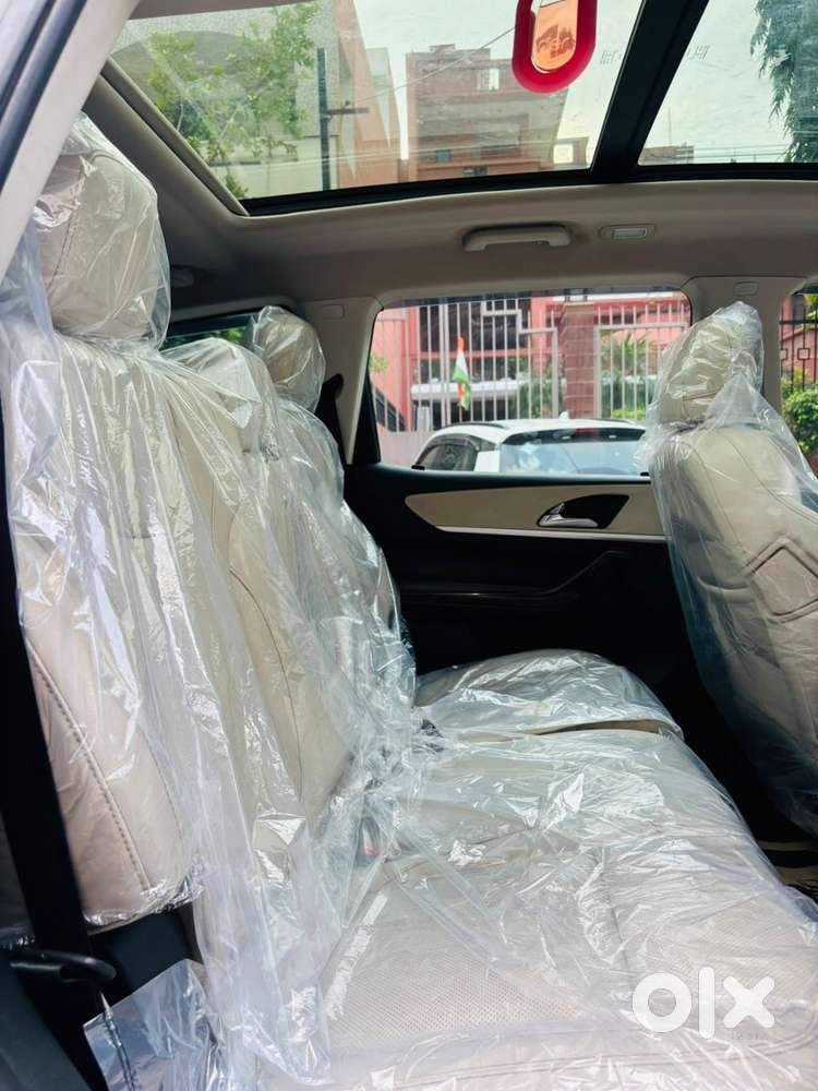 Mahindra Xuv700 2.0 Ax 7 Petrol At Str, 2021, Petrol