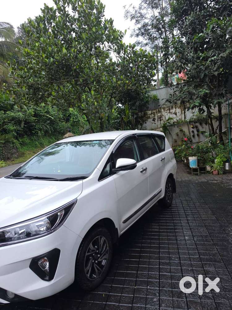 Toyota Innova Crysta 2.4g (at) 2022 Diesel