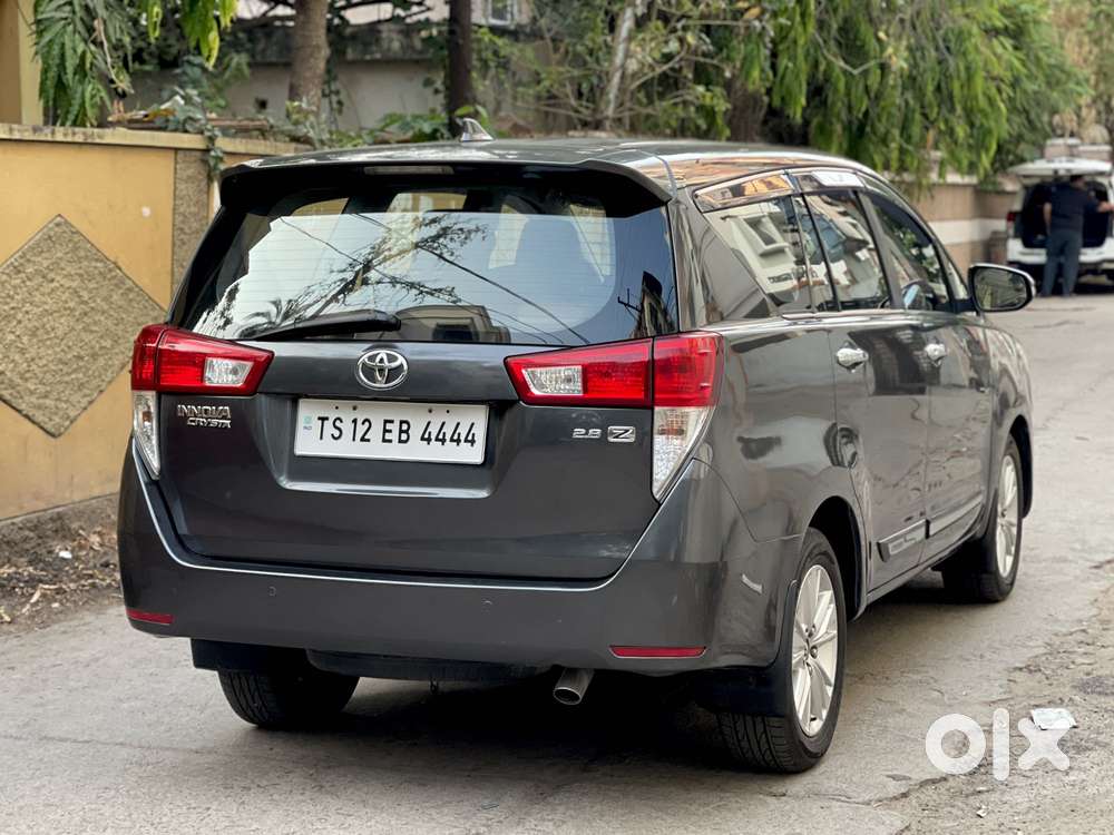 Toyota Innova Crysta 2.8 Zx At 7 Seater, 2016, Diesel