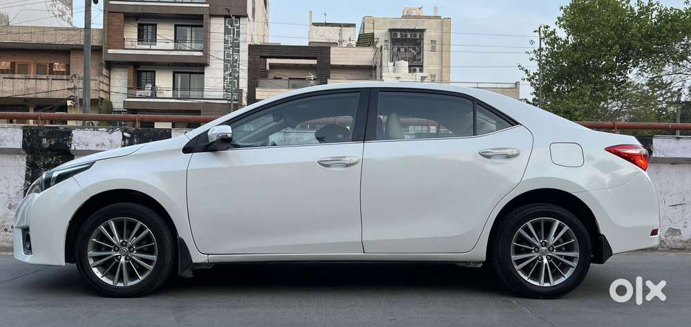 Toyota Corolla Altis 2013-2017 Vl At, 2015, Petrol