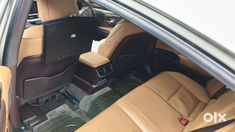 Lexus Es Hybrid 2019 Cbu, Vip Num, 1st Owner, Company Serviced