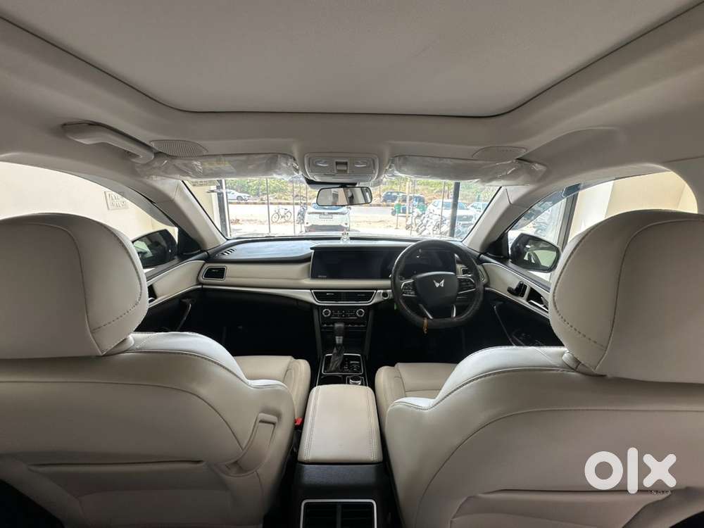 Mahindra Xuv700 Diesel Ax7l At 2023 November