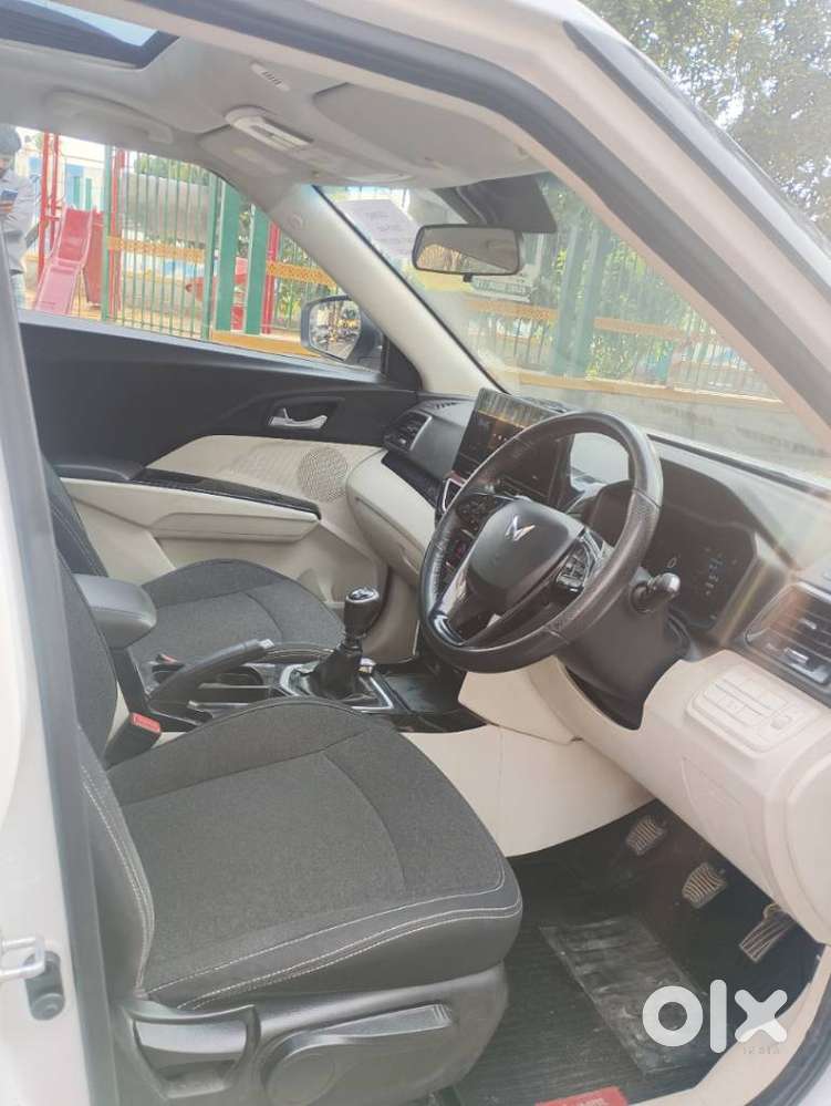 Mahindra Xuv 3xo Ax5 Pm Mt, 2024, Petrol
